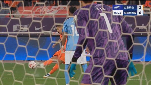 半场-李源一任意球破门三外援传射建功 泰山暂4-0新鹏城