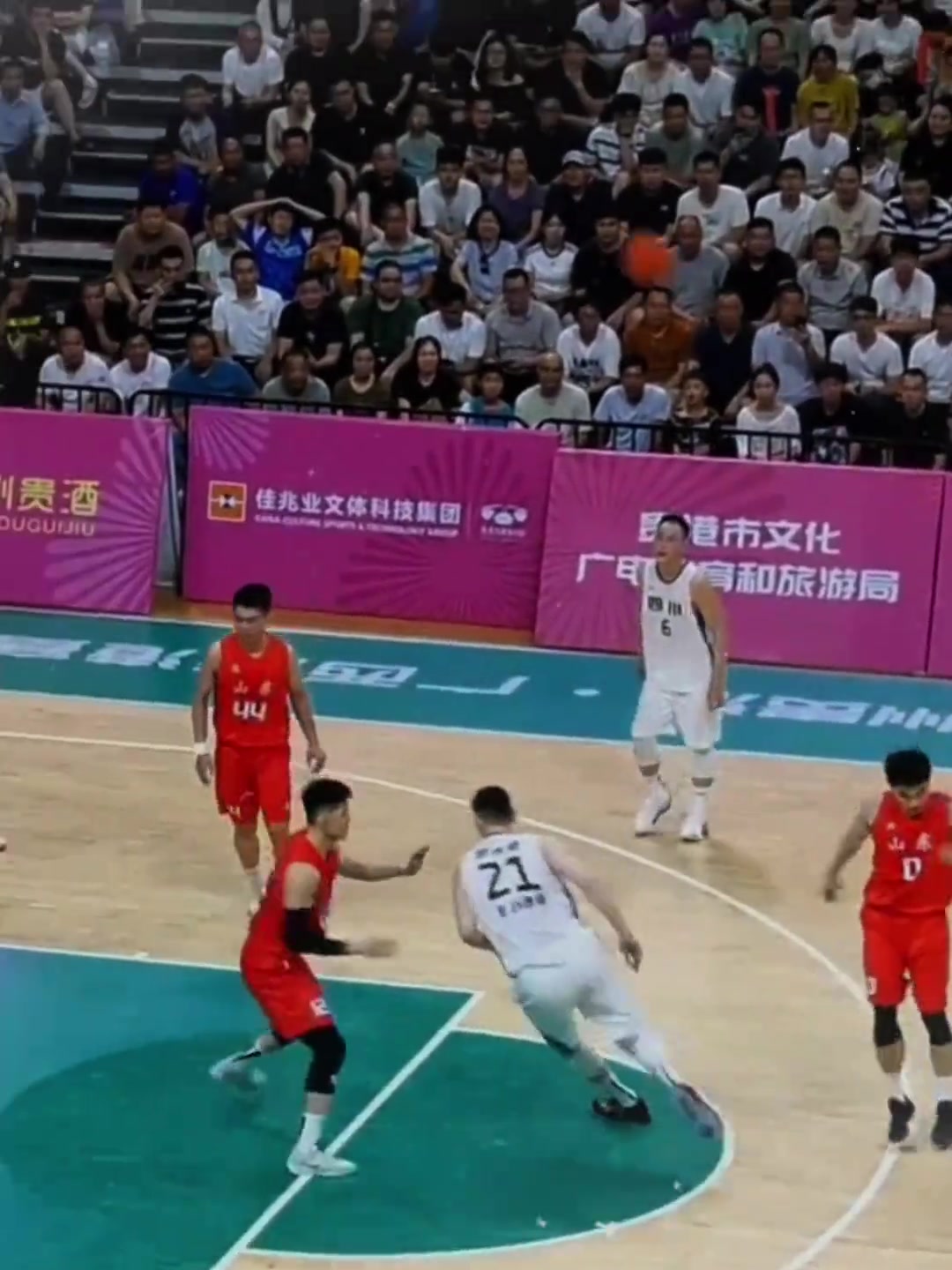 样样精通！孙铭徽晒自己全运会集锦：这把只想打辅助